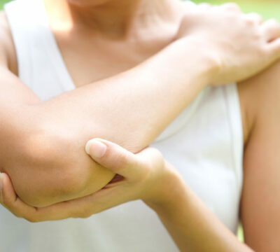 Pain in Elbow When Straightening Arm? 7 Possible Causes